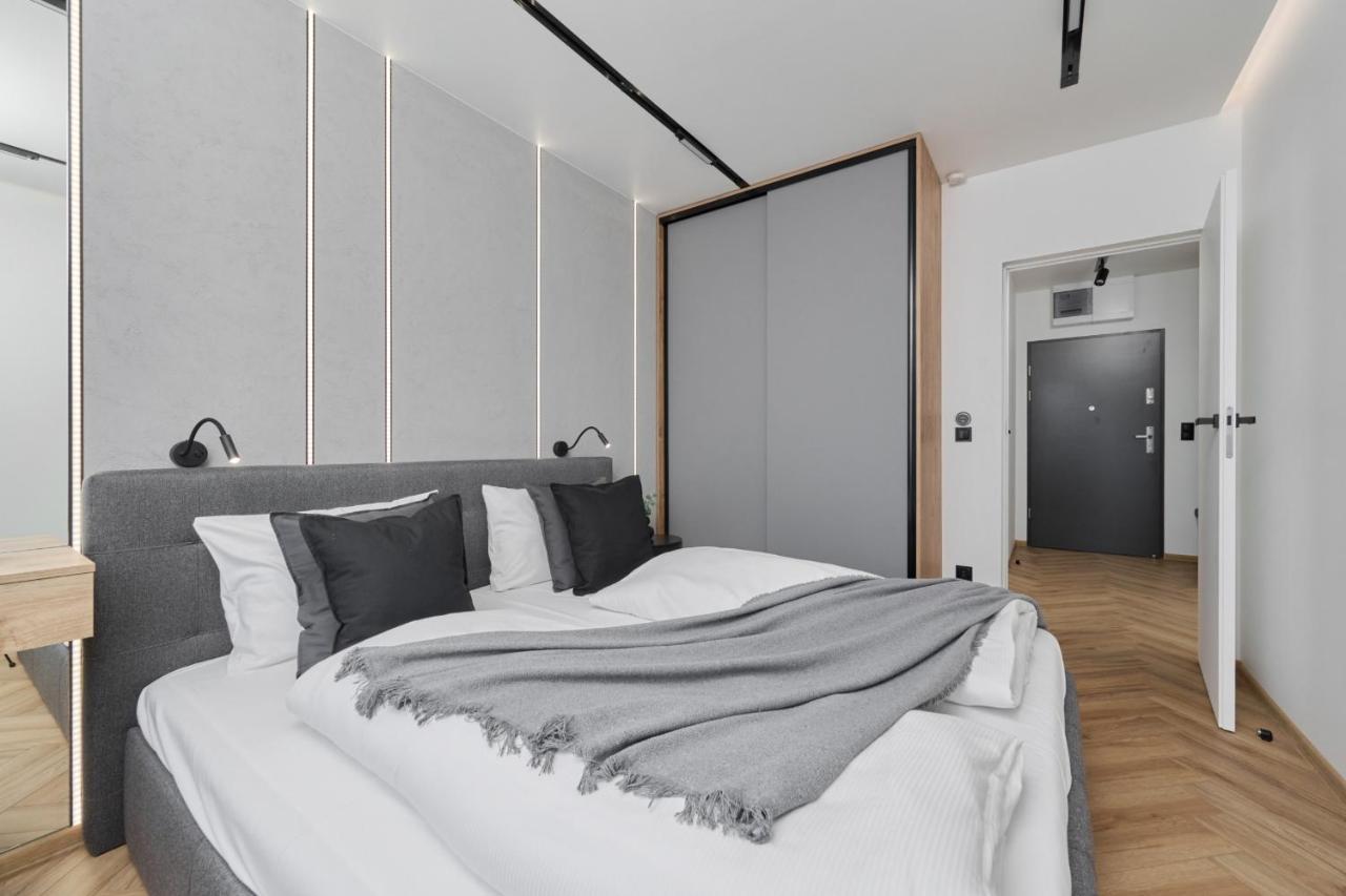 Exclusive Apartment With Balcony & Parking Wroclaw By Renters Prestige Dış mekan fotoğraf